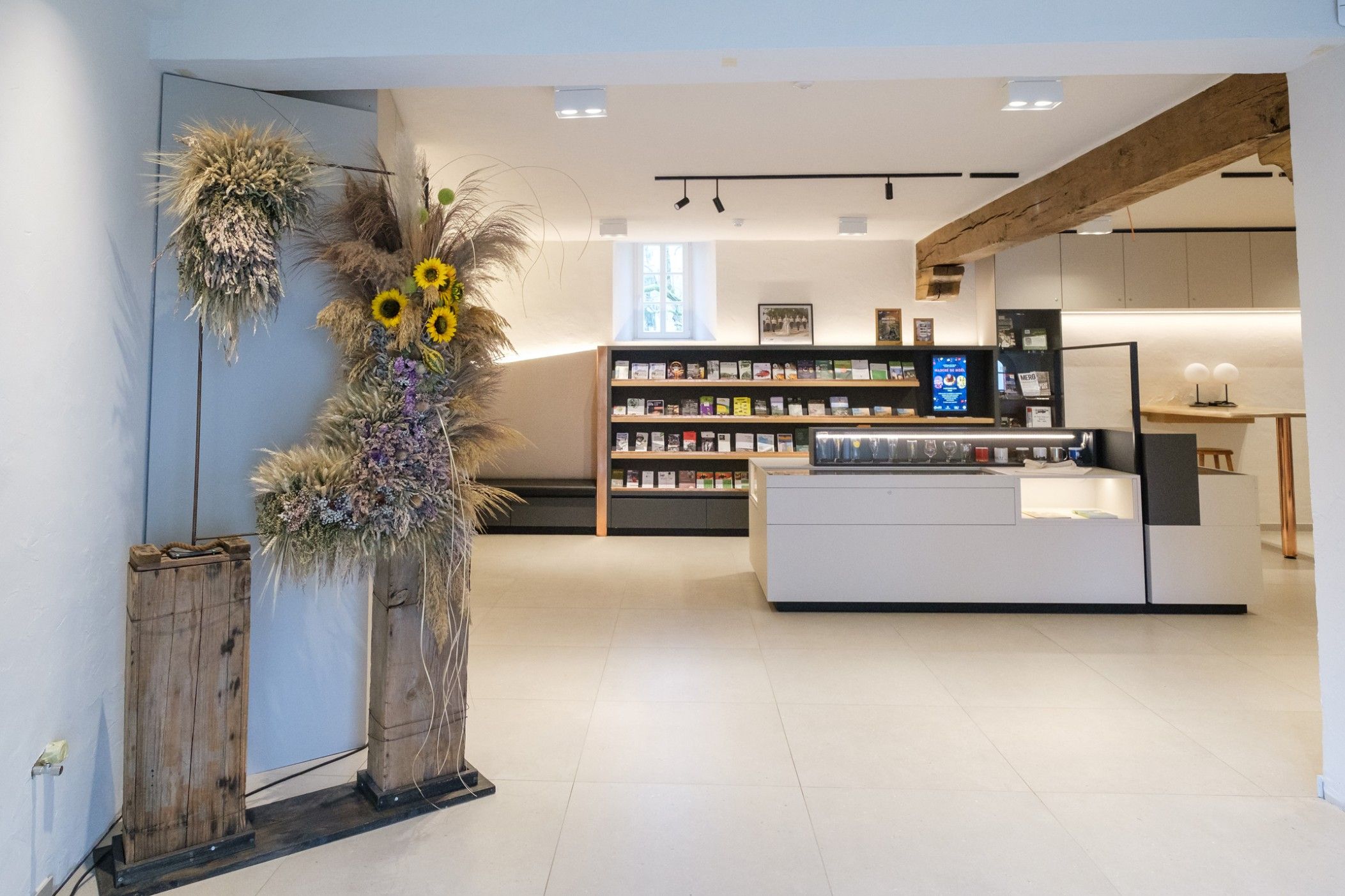 A photo of the Tourist Information Center in Wiltz, a beautiful modern building with a reception where people can obtain brochures and other information.